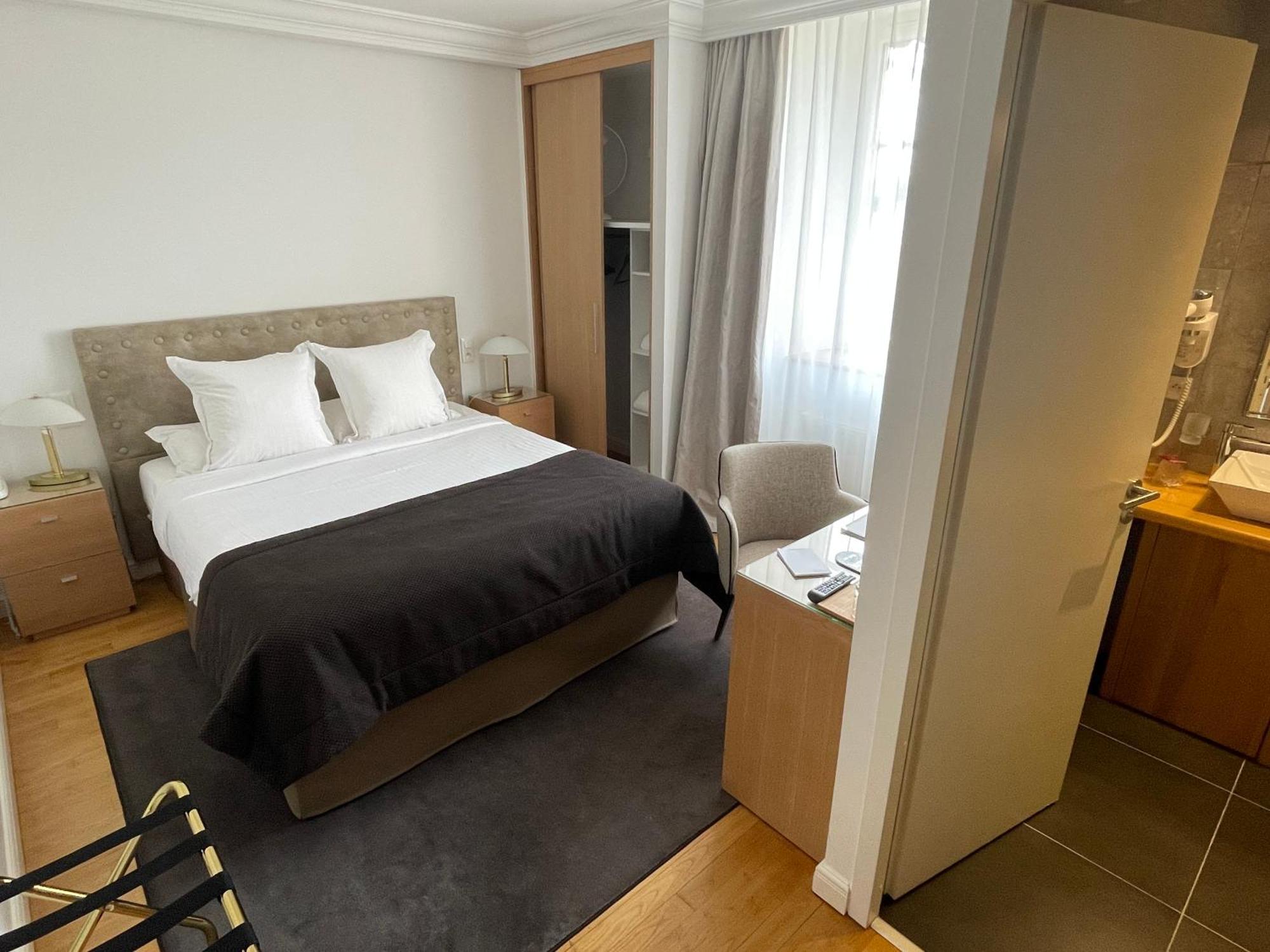 Hotel Victor Hugo 蓬托尔松 外观 照片