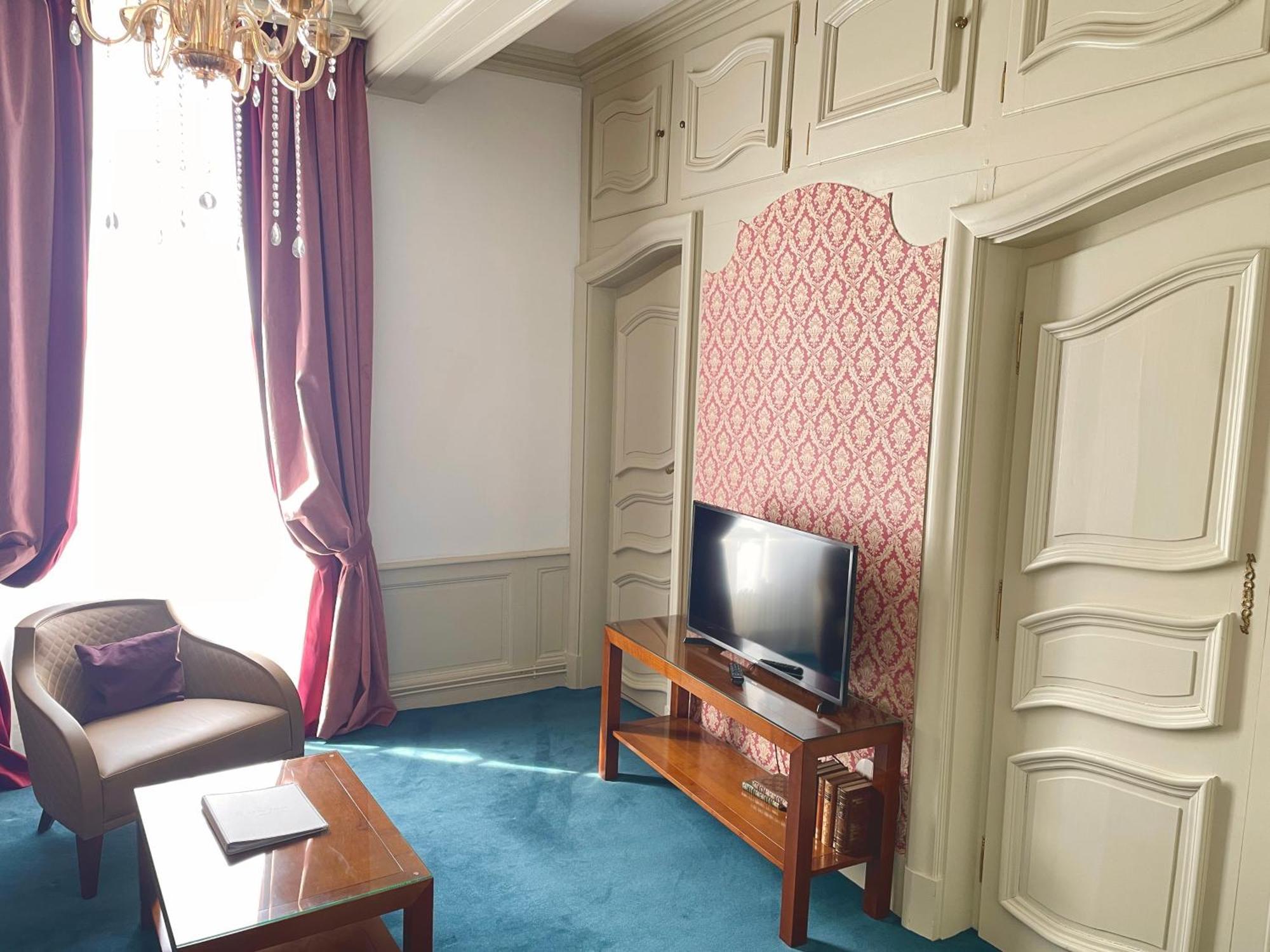 Hotel Victor Hugo 蓬托尔松 外观 照片