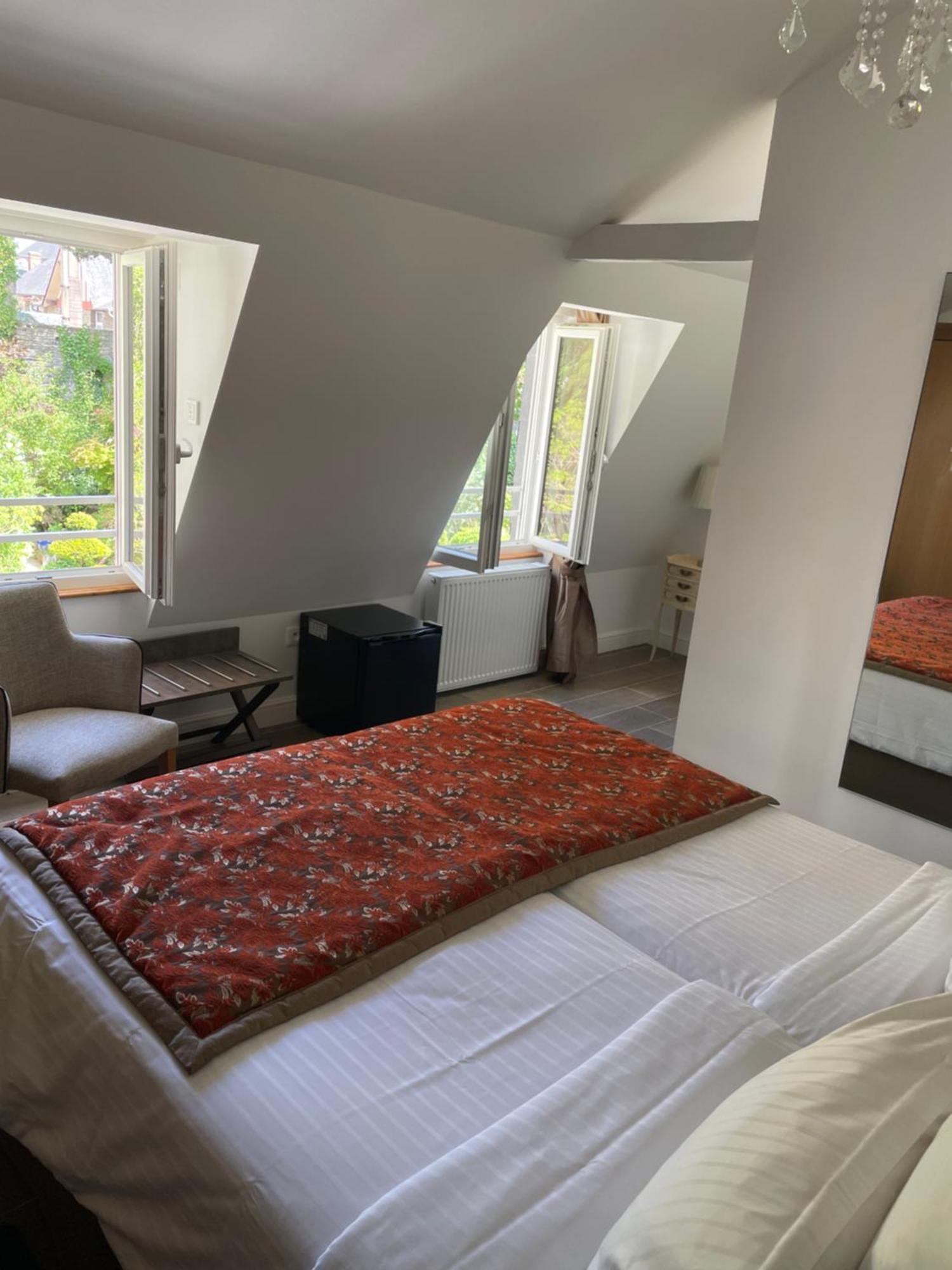 Hotel Victor Hugo 蓬托尔松 外观 照片