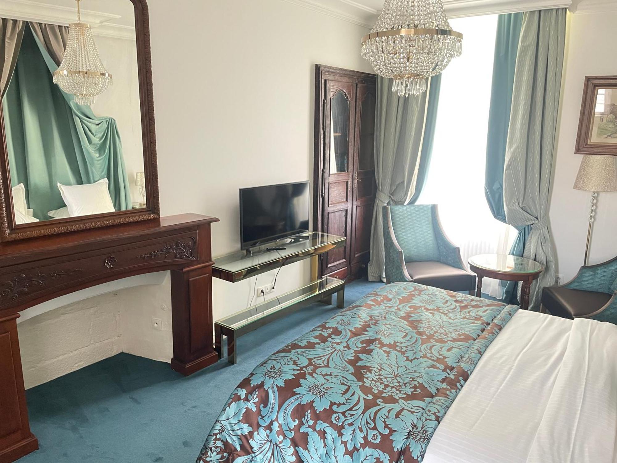Hotel Victor Hugo 蓬托尔松 外观 照片