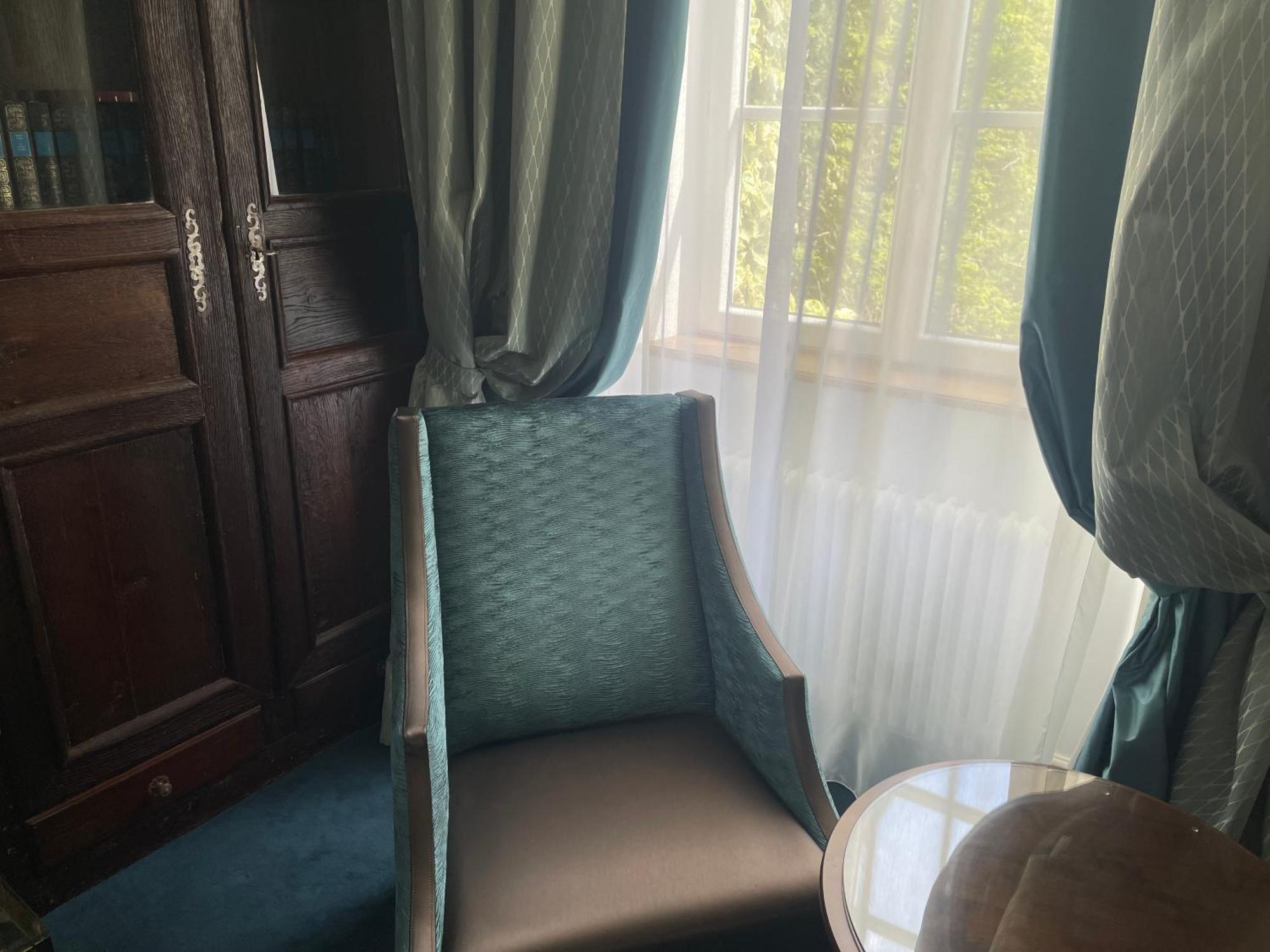Hotel Victor Hugo 蓬托尔松 外观 照片