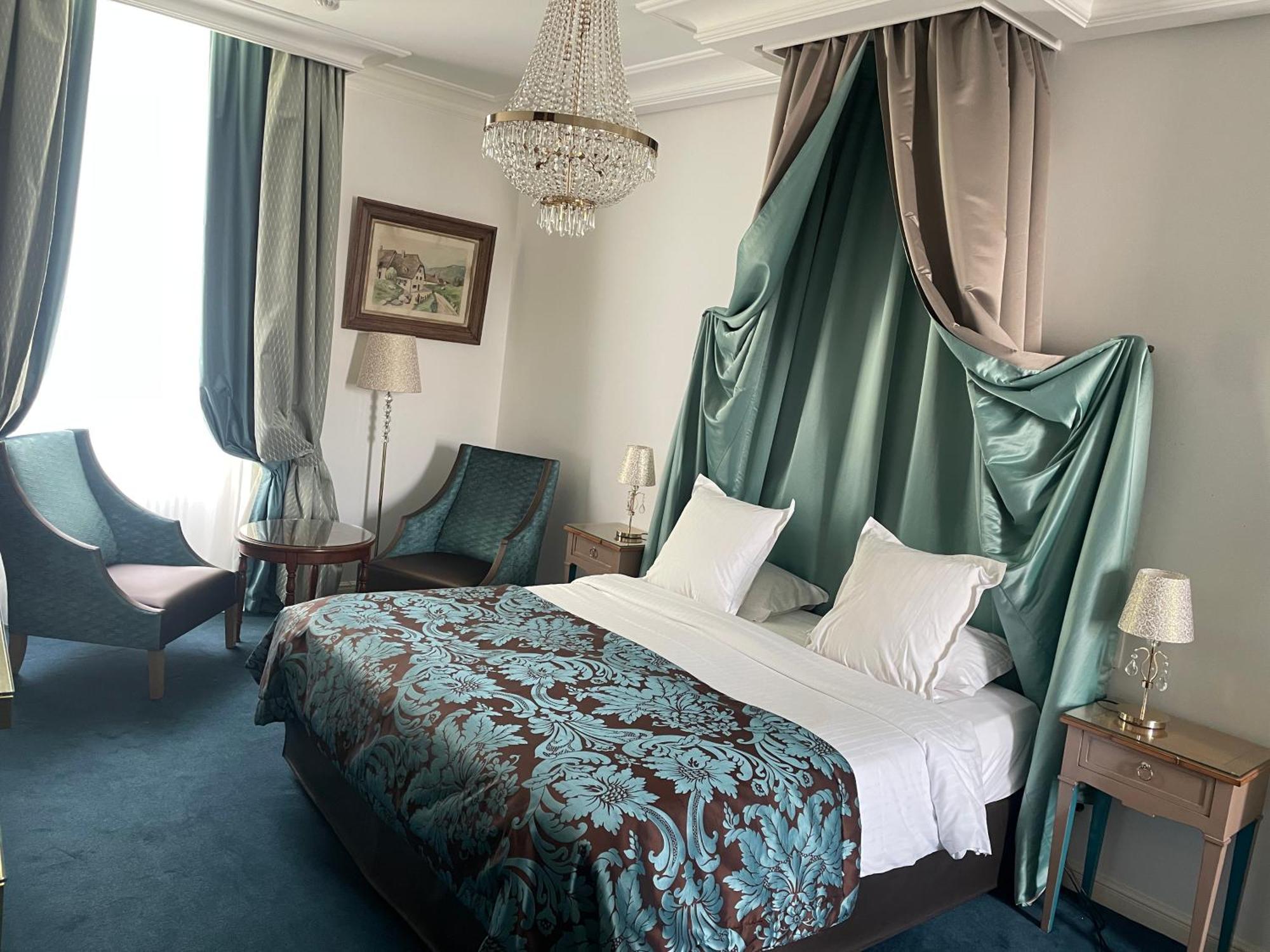 Hotel Victor Hugo 蓬托尔松 外观 照片