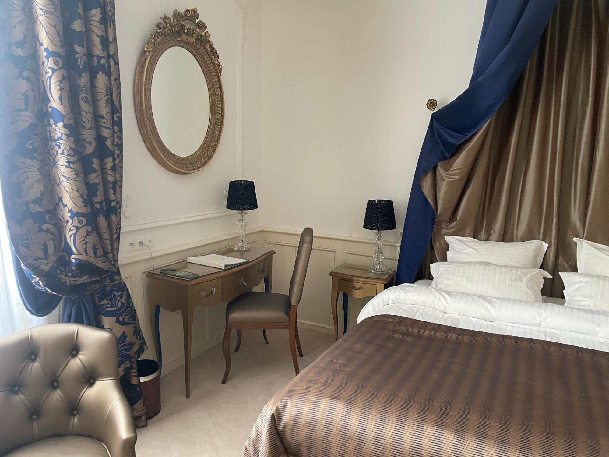 Hotel Victor Hugo 蓬托尔松 外观 照片