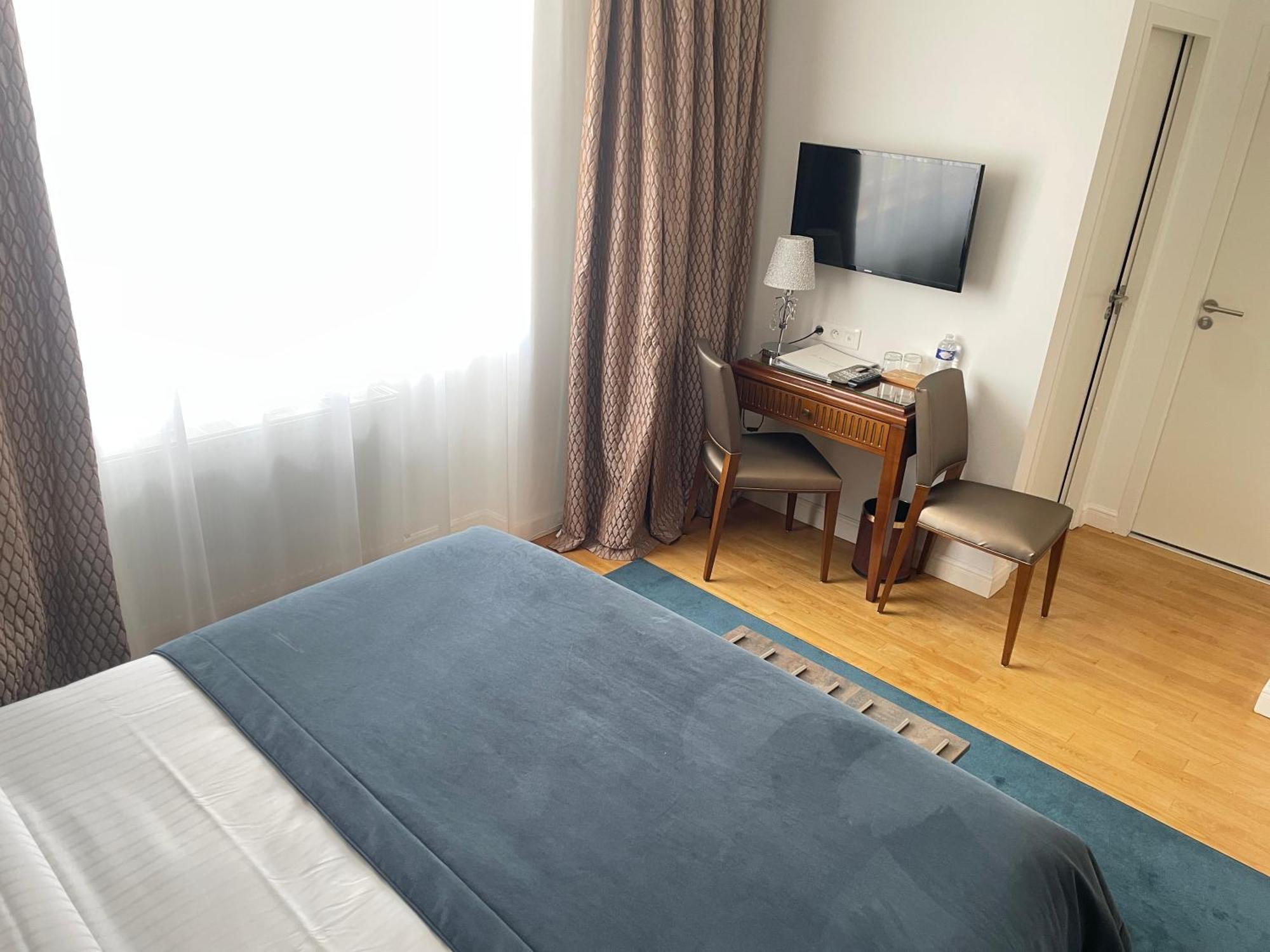 Hotel Victor Hugo 蓬托尔松 外观 照片