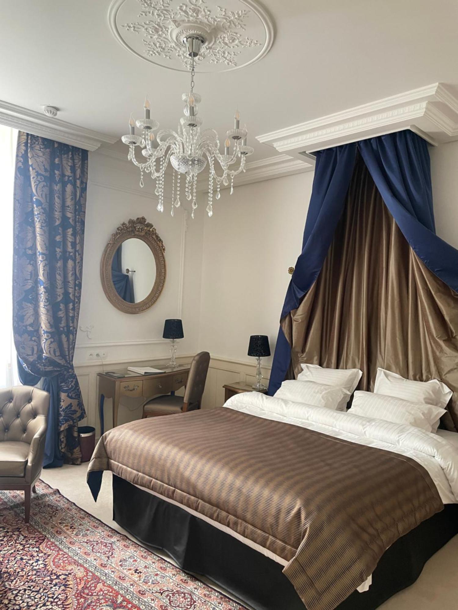Hotel Victor Hugo 蓬托尔松 外观 照片