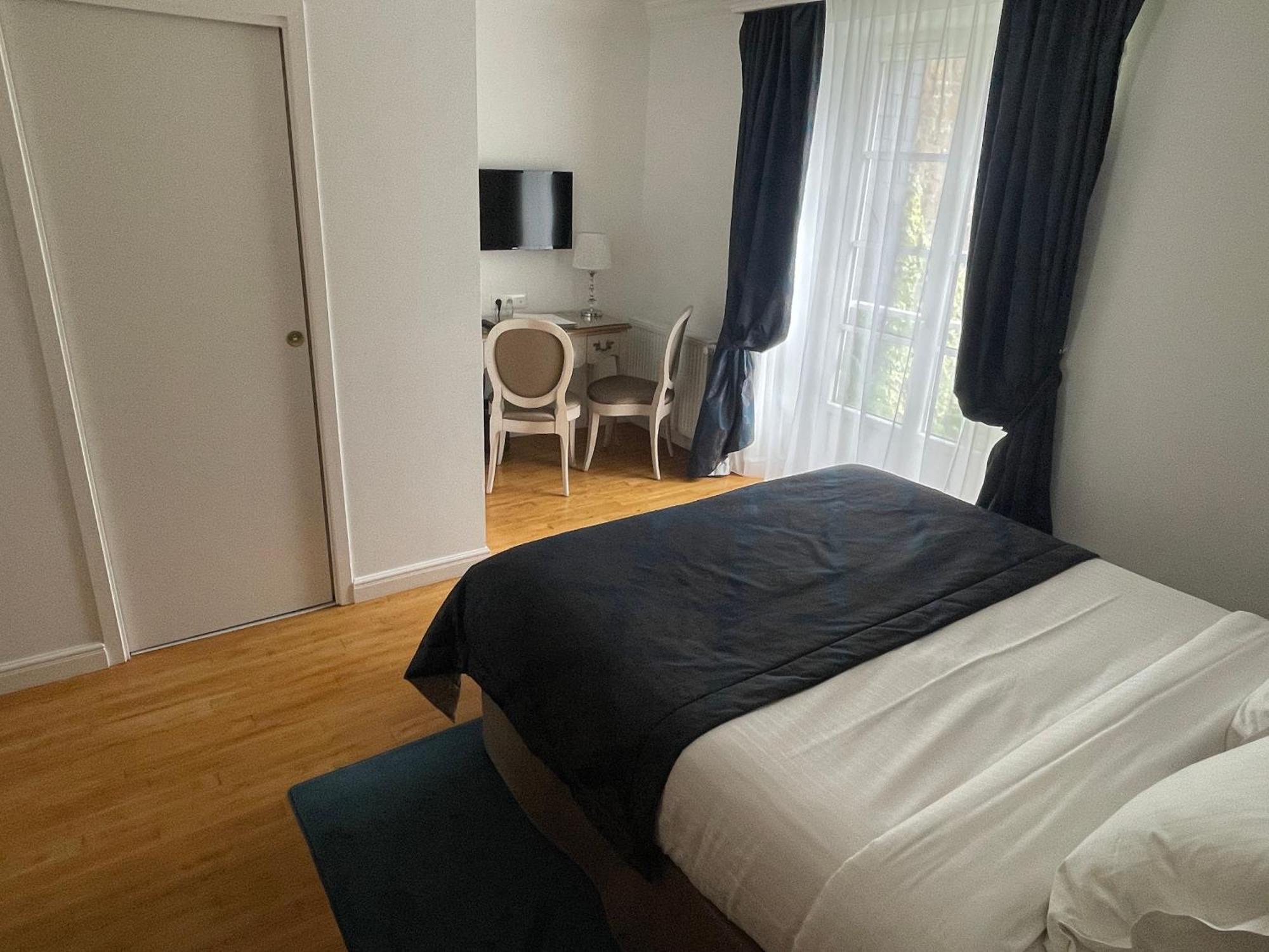 Hotel Victor Hugo 蓬托尔松 外观 照片