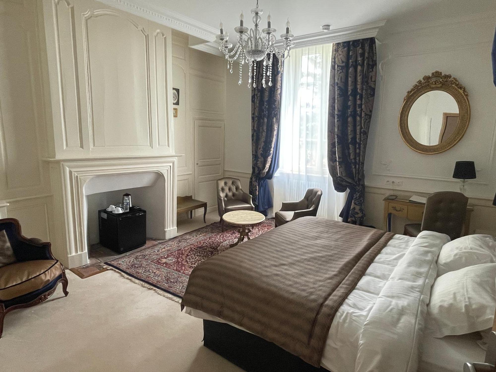 Hotel Victor Hugo 蓬托尔松 外观 照片