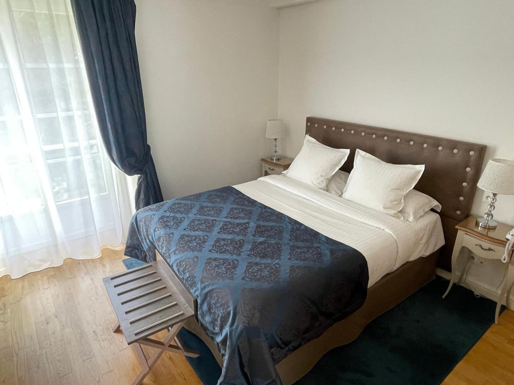 Hotel Victor Hugo 蓬托尔松 外观 照片
